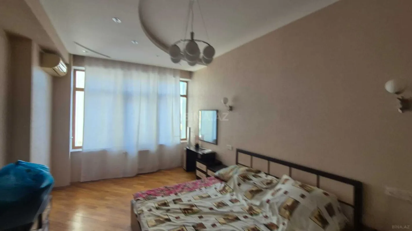 Satılır 3 otaqlı mənzil 140 m²