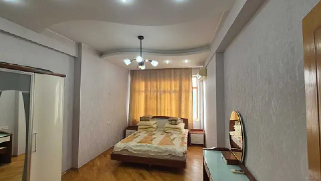 Satılır 3 otaqlı mənzil 140 m²