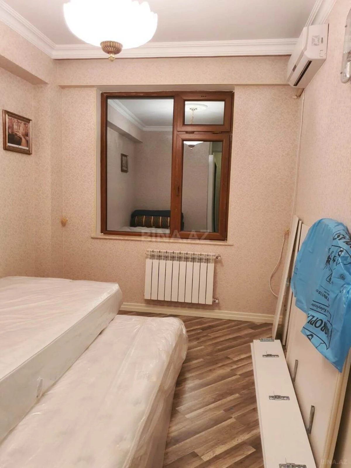 Satılır 4 otaqlı mənzil 135 m²