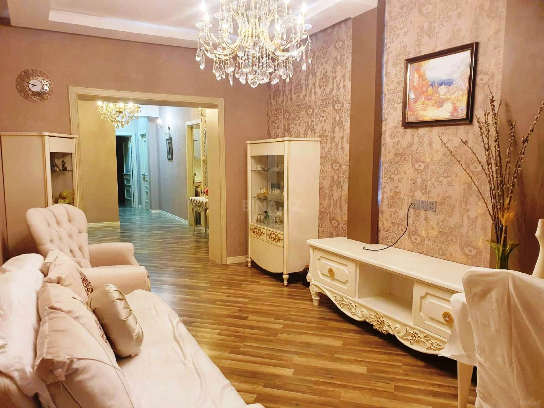 Satılır 4 otaqlı mənzil 135 m²