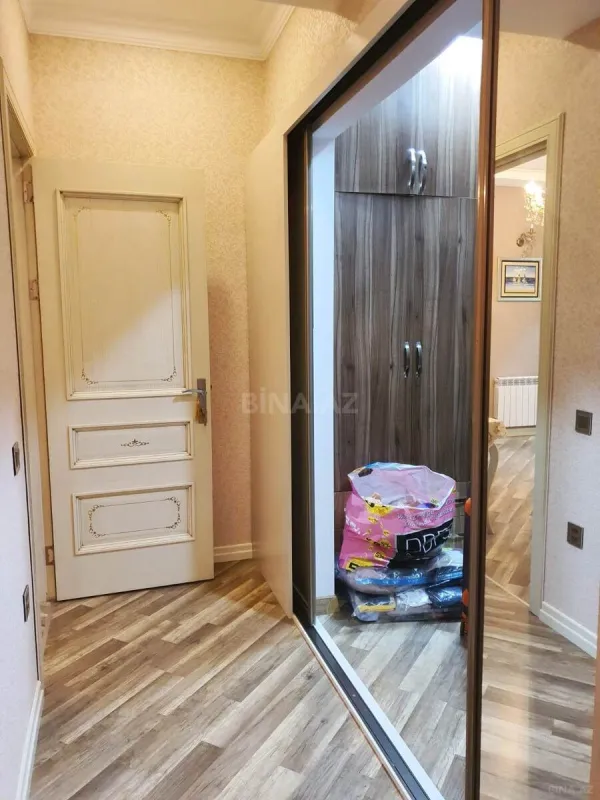 Satılır 4 otaqlı mənzil 135 m²