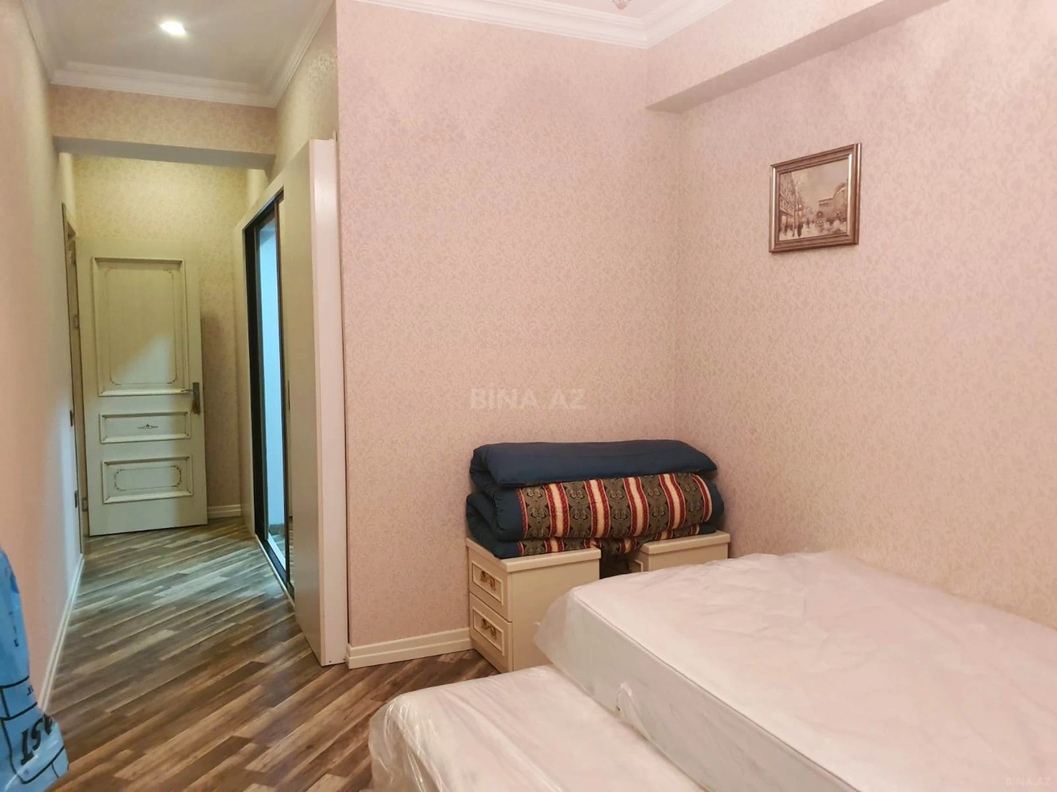 Satılır 4 otaqlı mənzil 135 m²