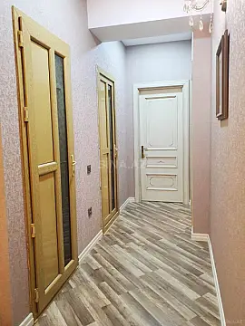 Satılır 4 otaqlı mənzil 135 m²