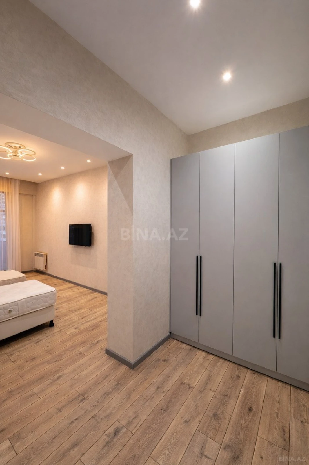 Satılır 2 otaqlı mənzil 90.6 m²