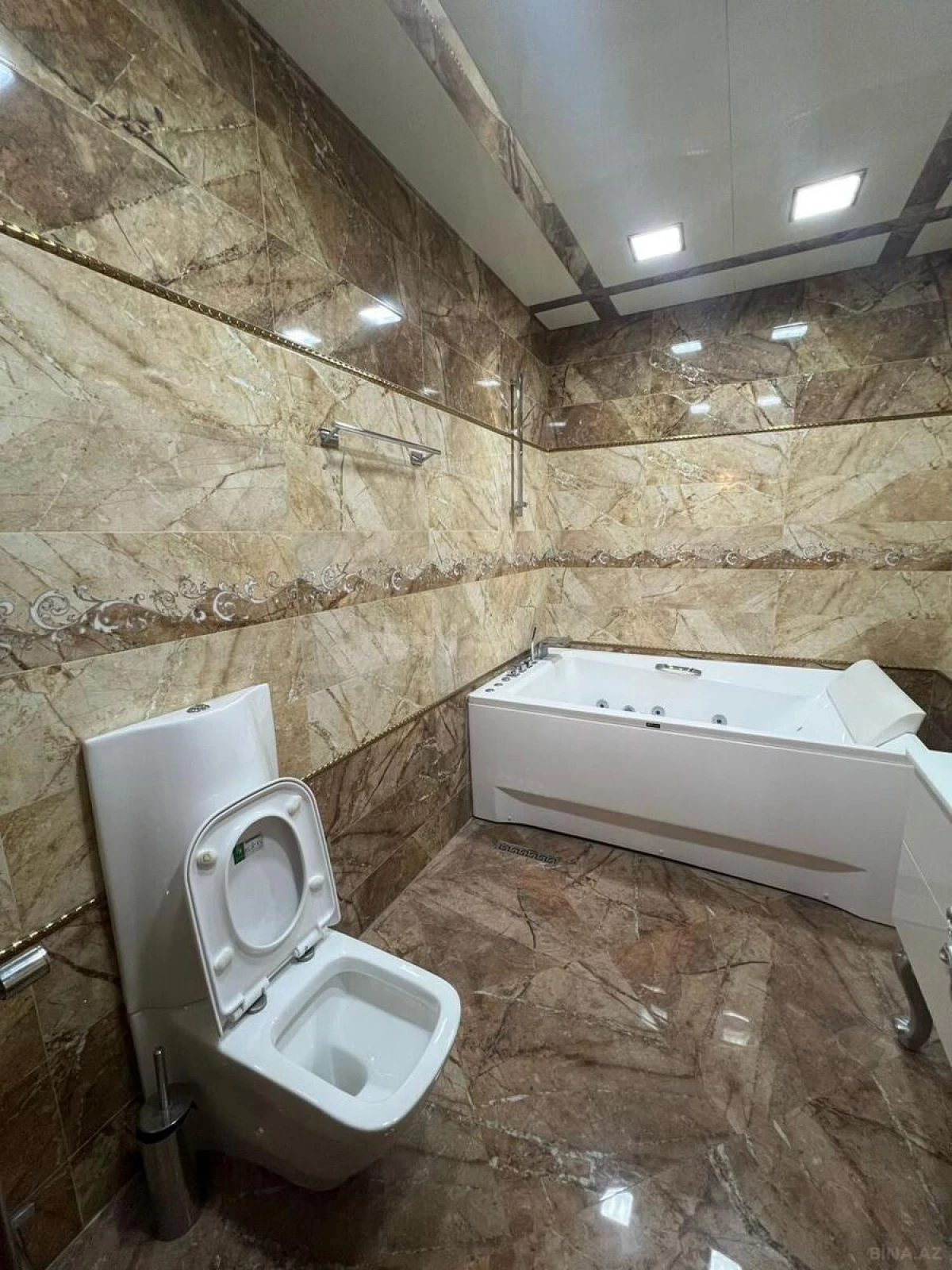 Kirayə verilir 4 otaqlı mənzil 200 m²