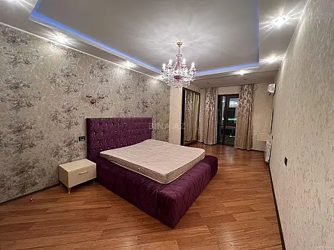 Kirayə verilir 4 otaqlı mənzil 200 m²