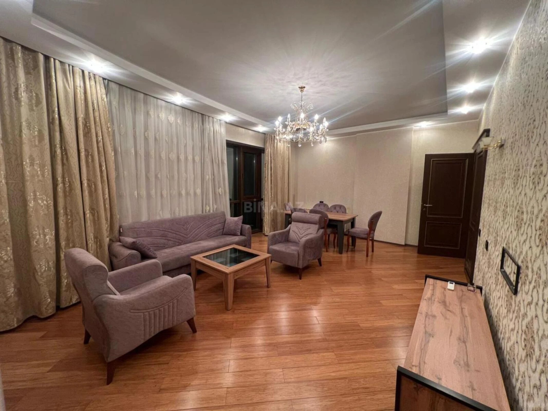 Kirayə verilir 4 otaqlı mənzil 200 m²