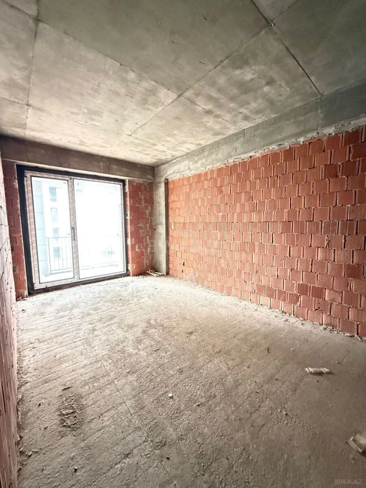 Satılır 4 otaqlı mənzil 173 m²