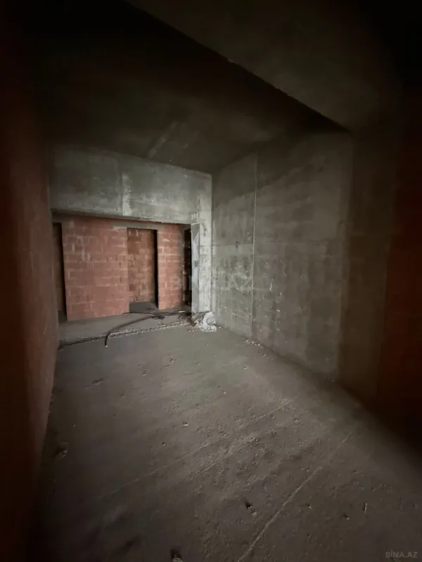 Satılır 4 otaqlı mənzil 173 m²