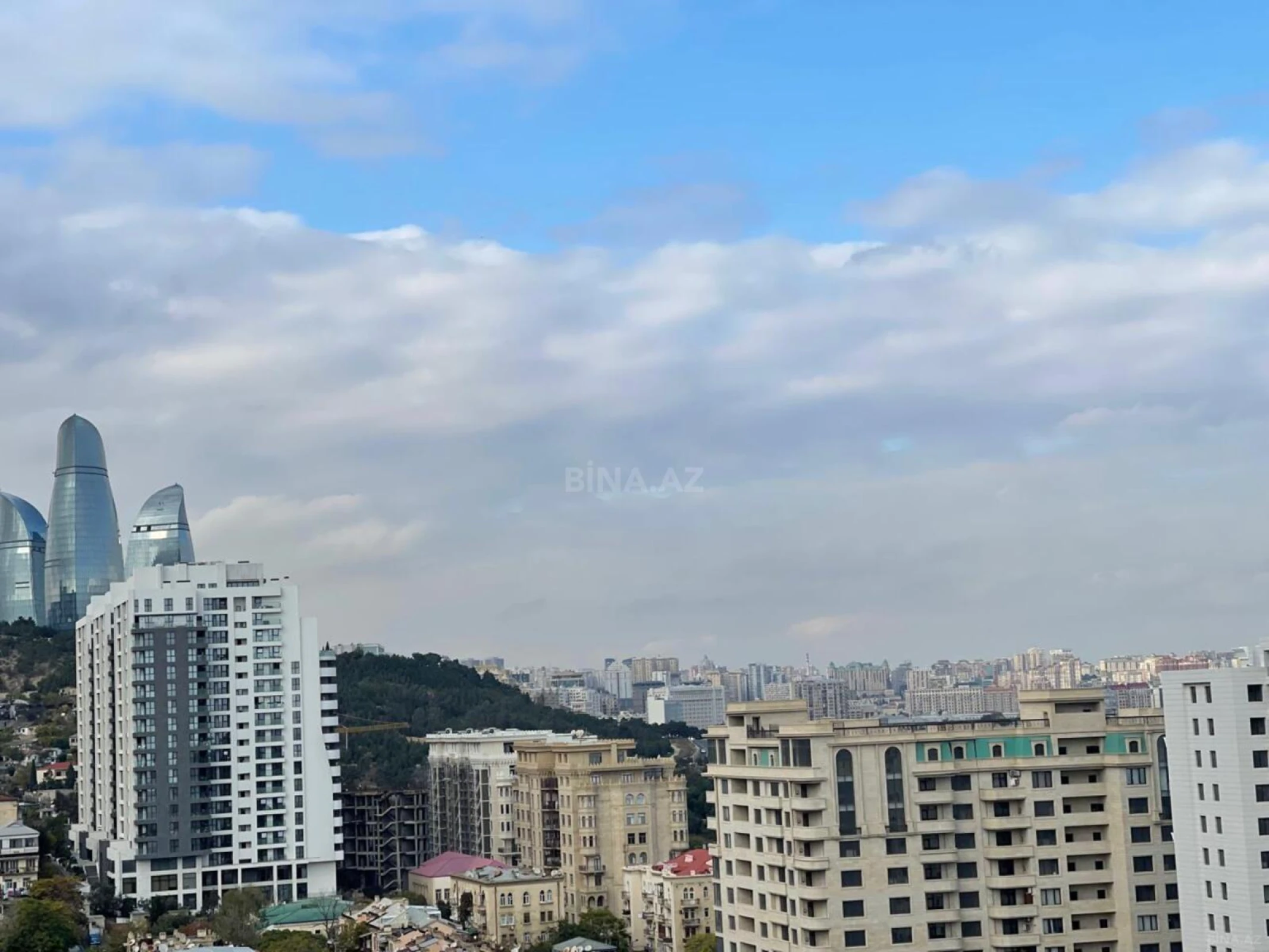 Satılır 3 otaqlı mənzil 115 m²