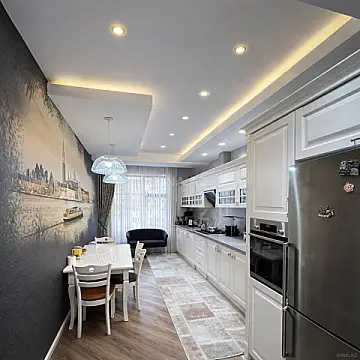 Satılır 4 otaqlı mənzil 180 m²