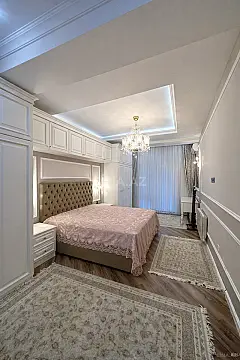 Satılır 4 otaqlı mənzil 180 m²