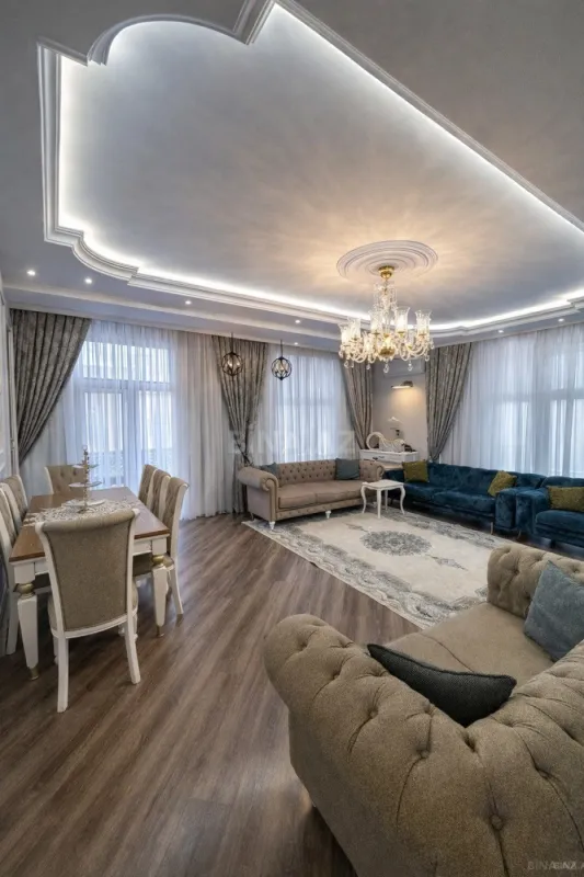 Satılır 4 otaqlı mənzil 180 m²