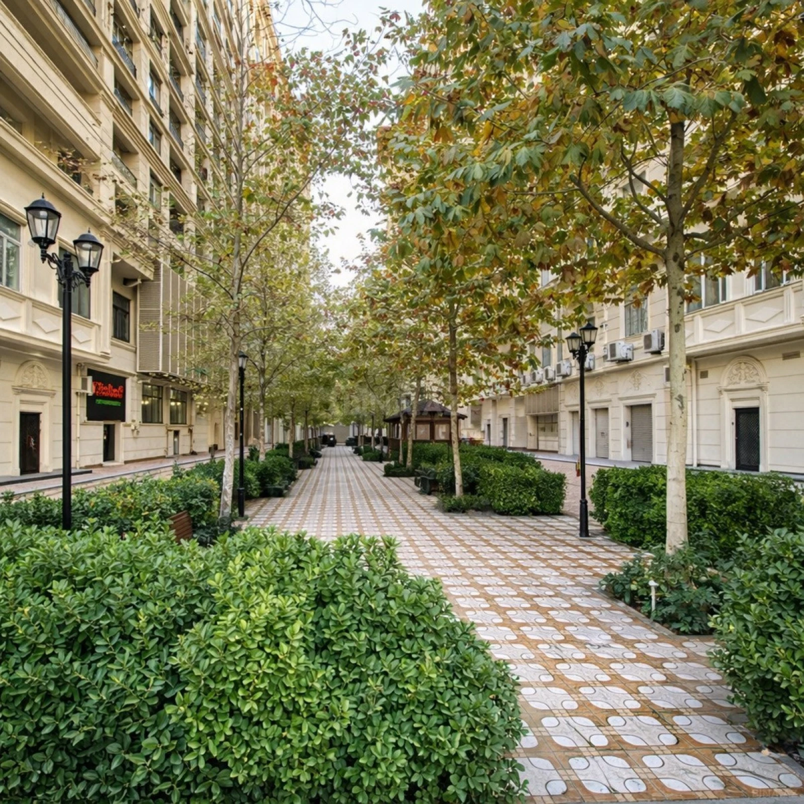 Satılır 4 otaqlı mənzil 180 m²