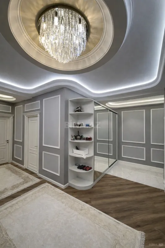 Satılır 4 otaqlı mənzil 180 m²