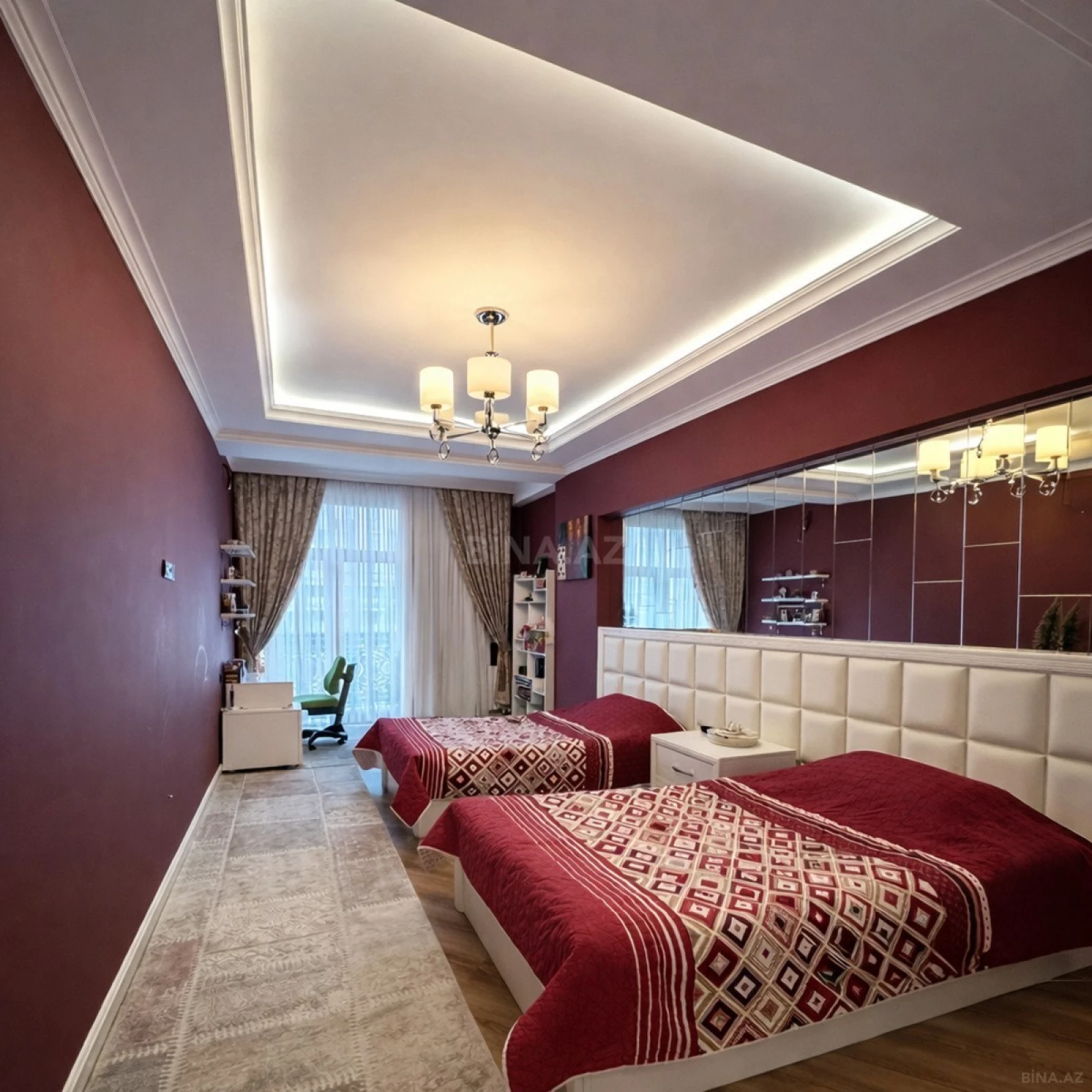 Satılır 4 otaqlı mənzil 180 m²