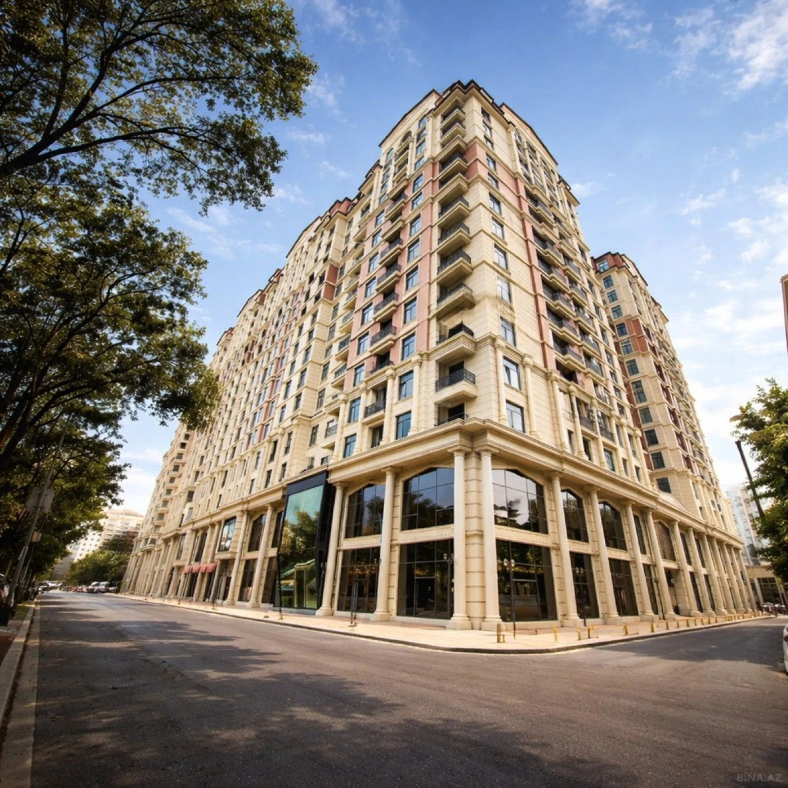 Satılır 4 otaqlı mənzil 180 m²