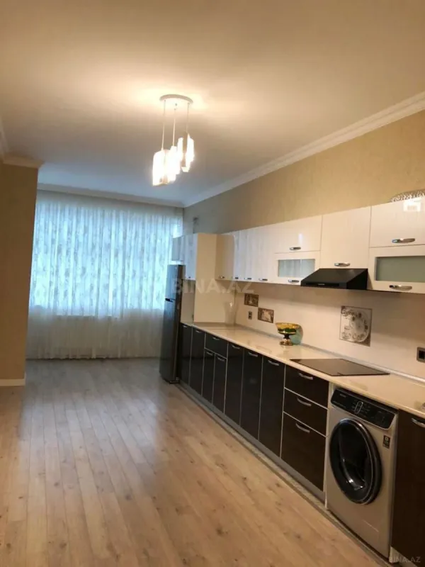 Kirayə verilir 3 otaqlı mənzil 173 m²