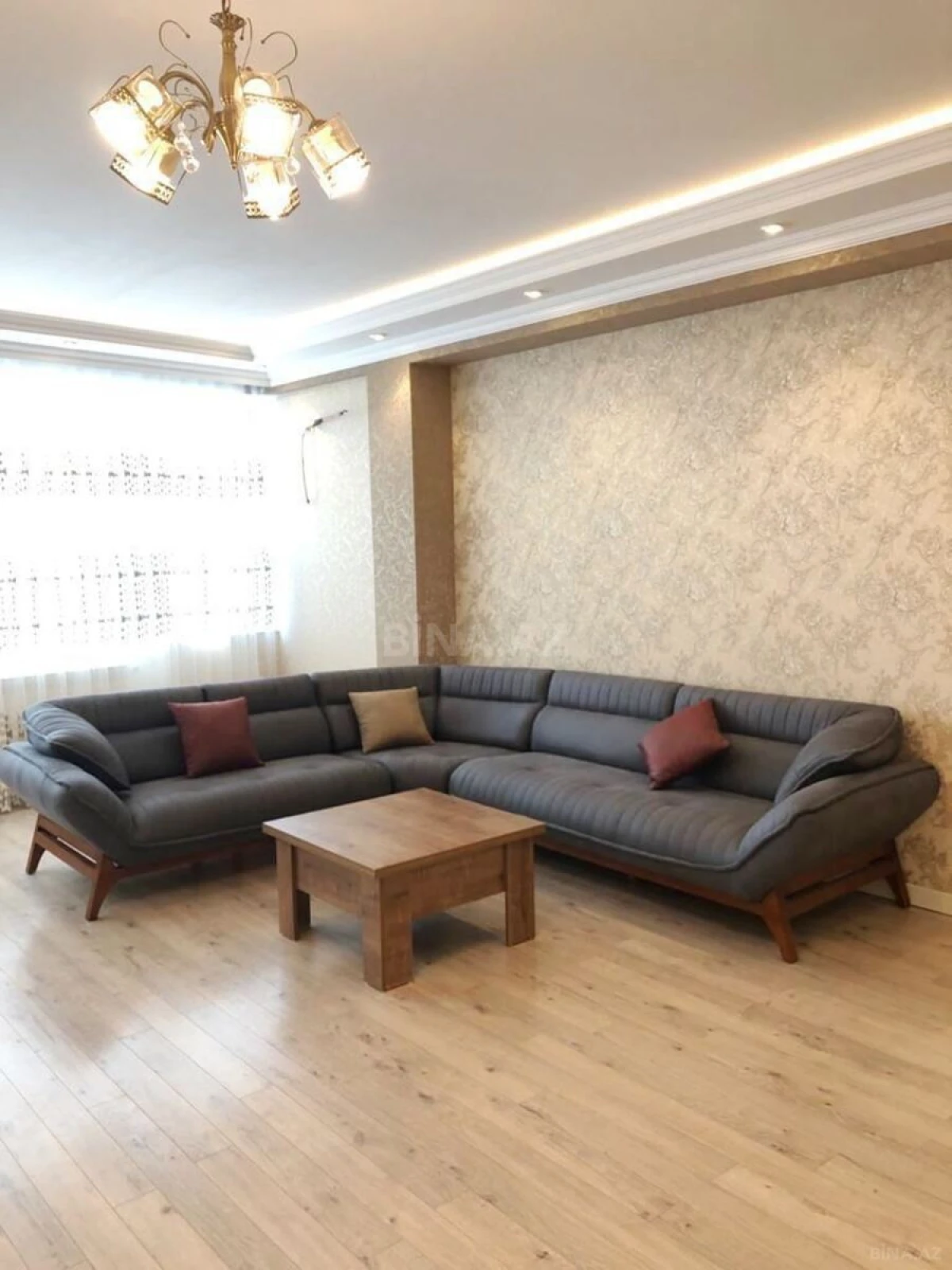 Kirayə verilir 3 otaqlı mənzil 173 m²