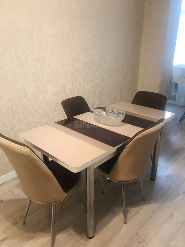Kirayə verilir 3 otaqlı mənzil 173 m²