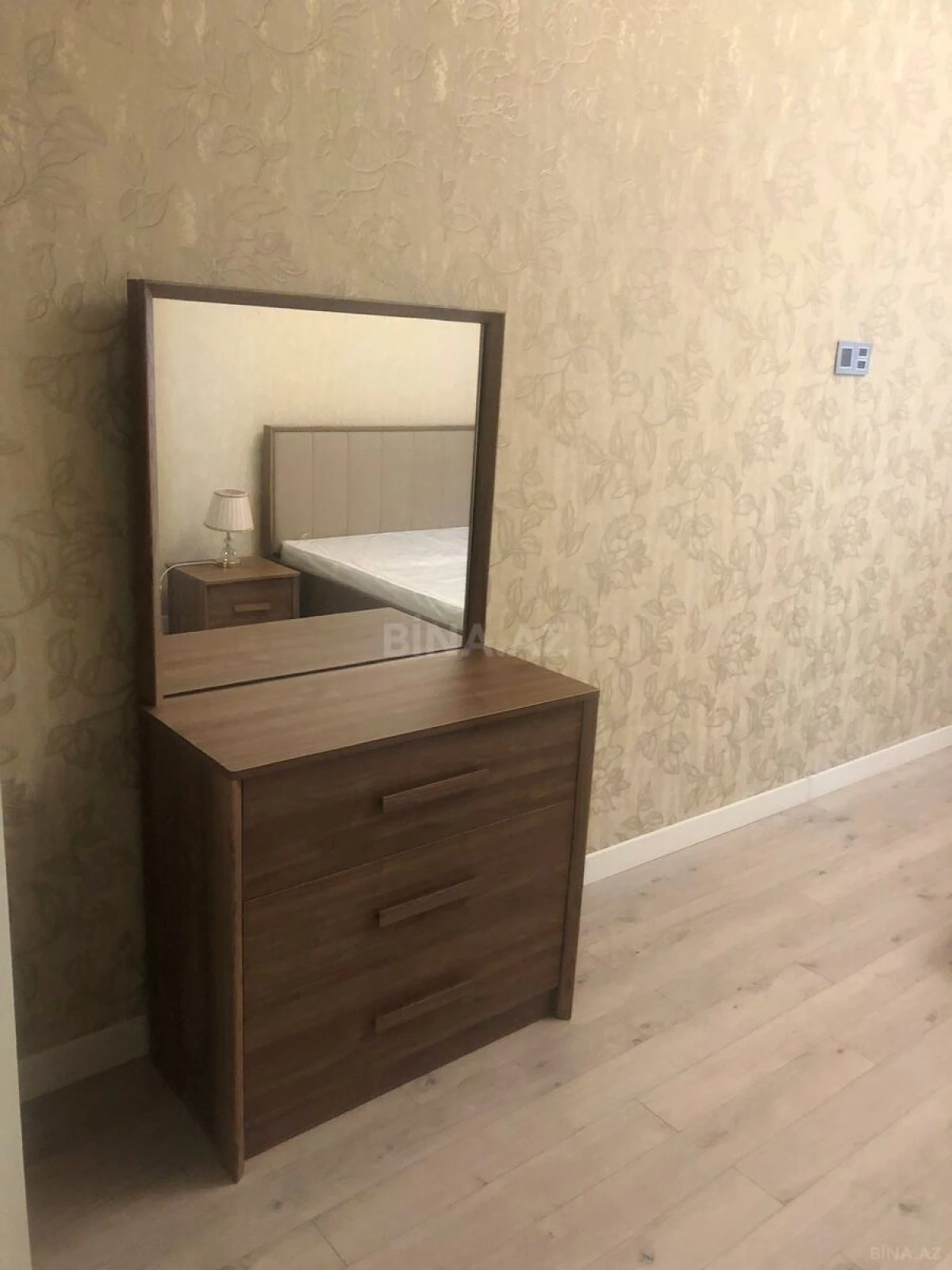 Kirayə verilir 3 otaqlı mənzil 173 m²