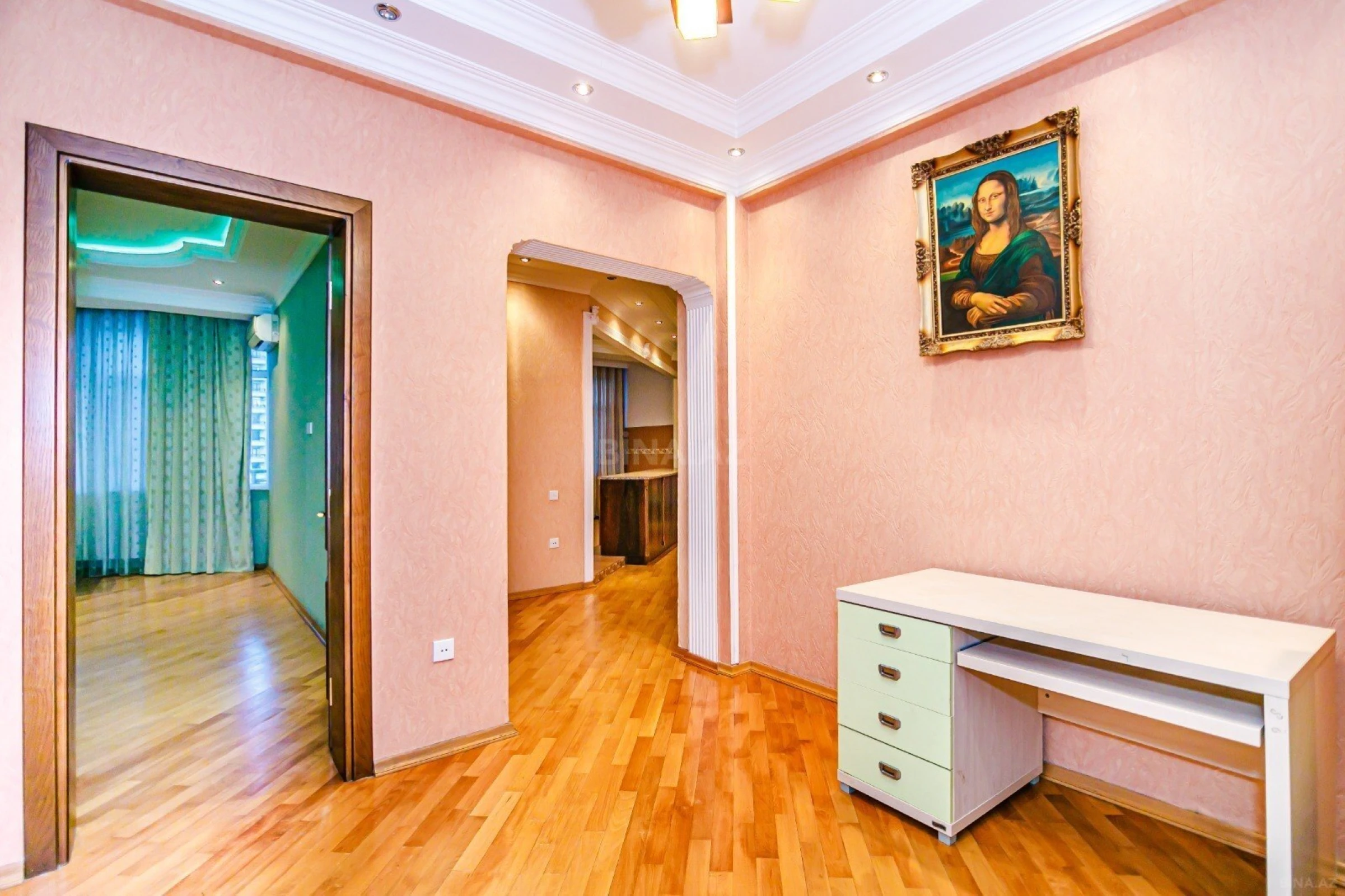 Kirayə verilir 2 otaqlı mənzil 112 m²