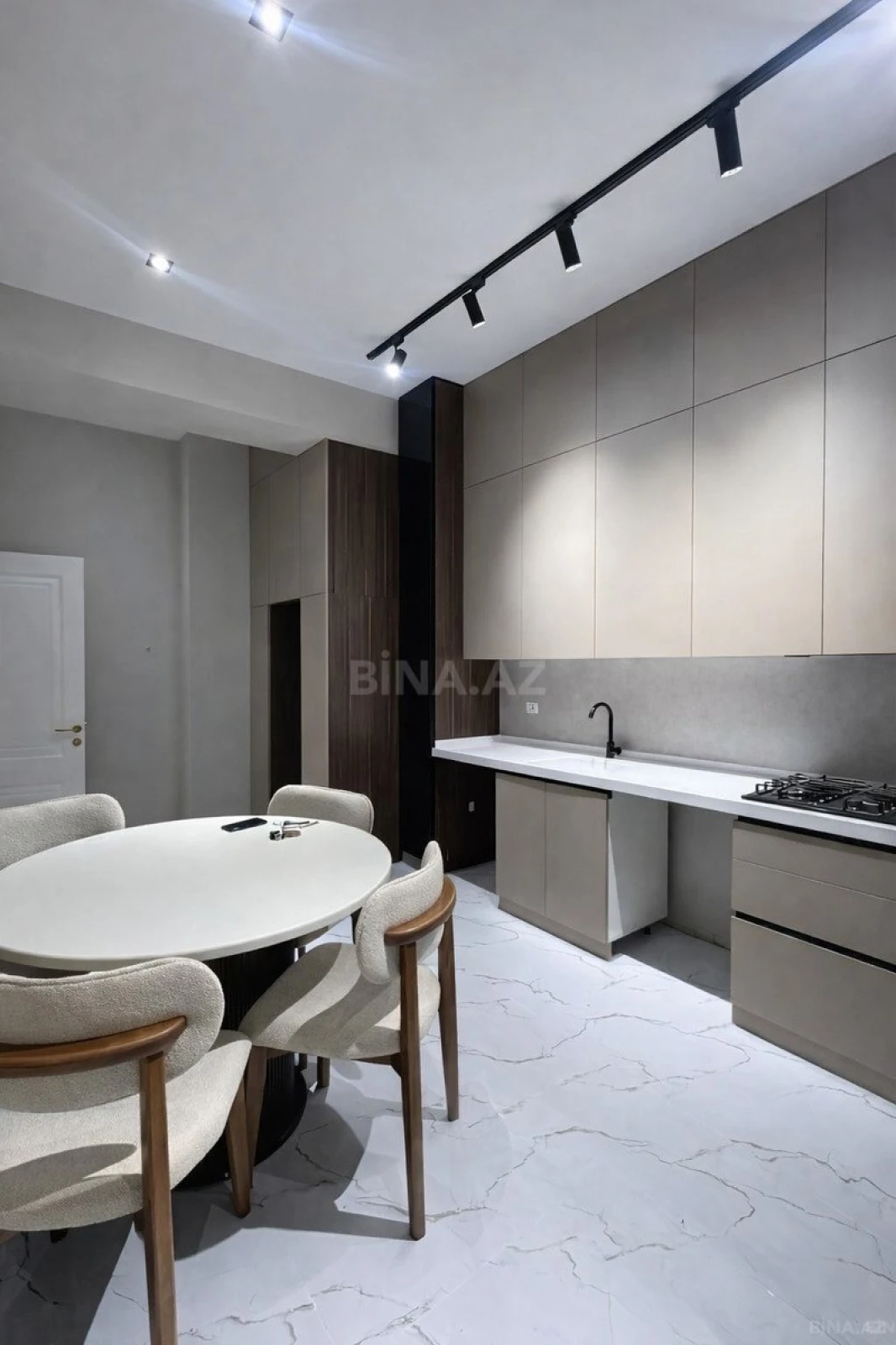 Satılır 3 otaqlı mənzil 124.5 m²