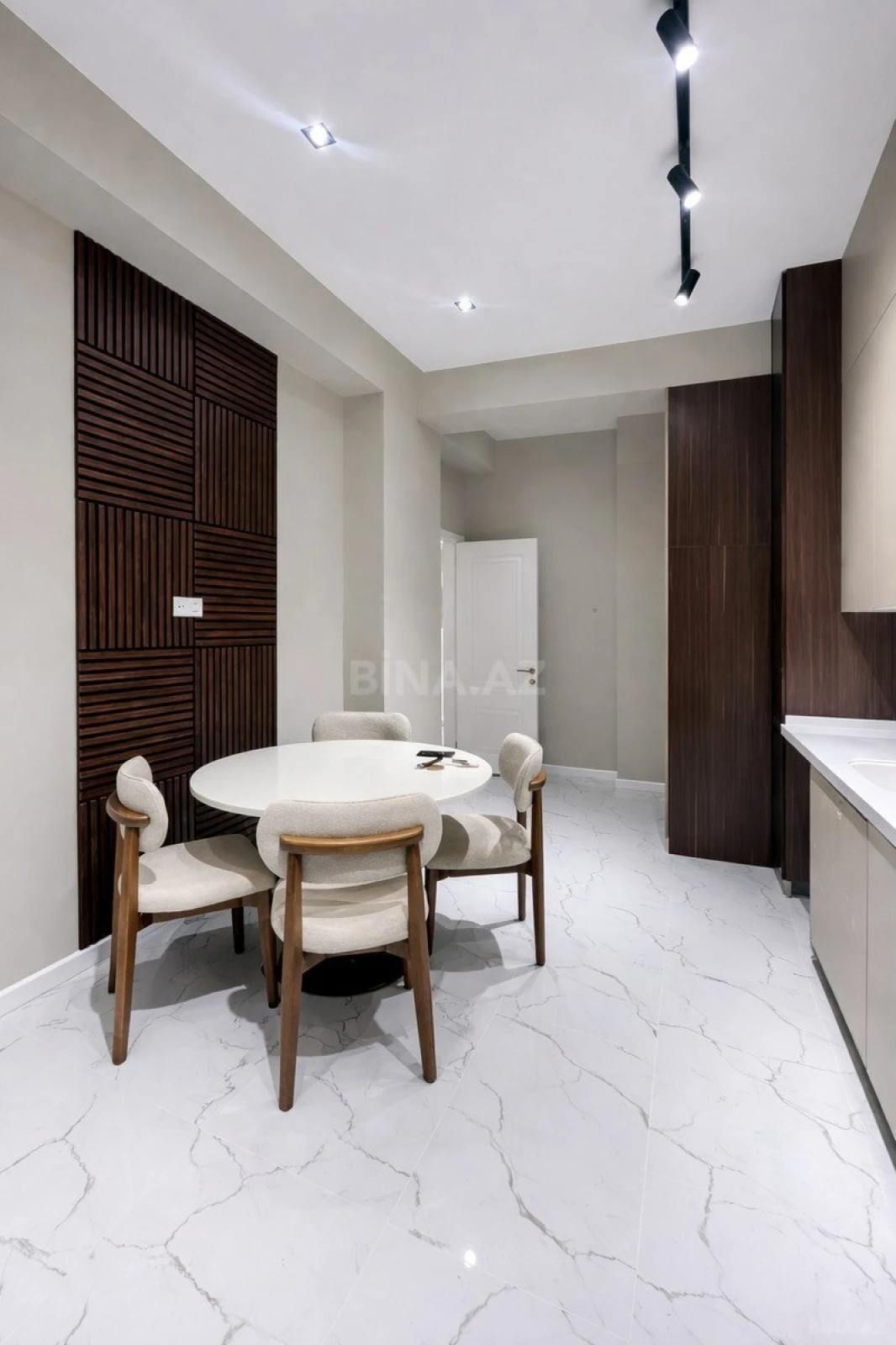 Satılır 3 otaqlı mənzil 124.5 m²
