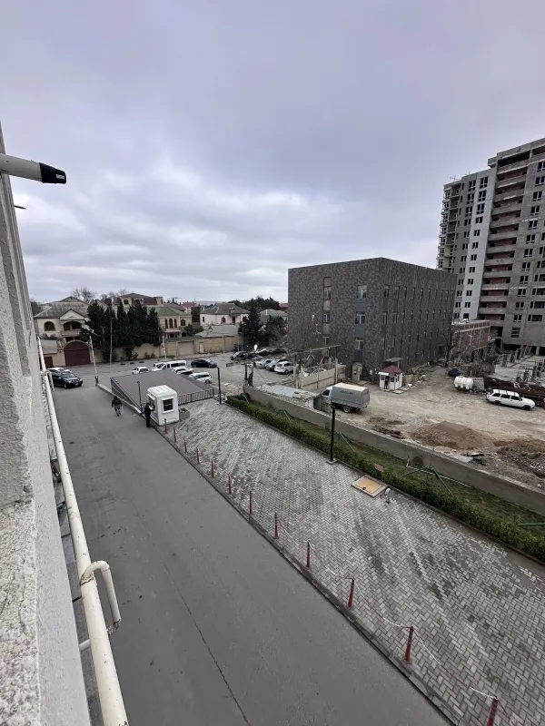 Satılır 4 otaqlı mənzil 148 m²