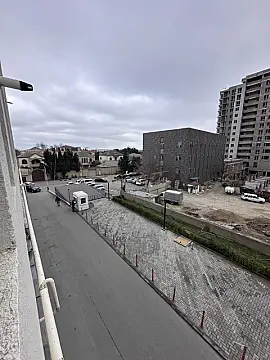 Satılır 4 otaqlı mənzil 148 m²