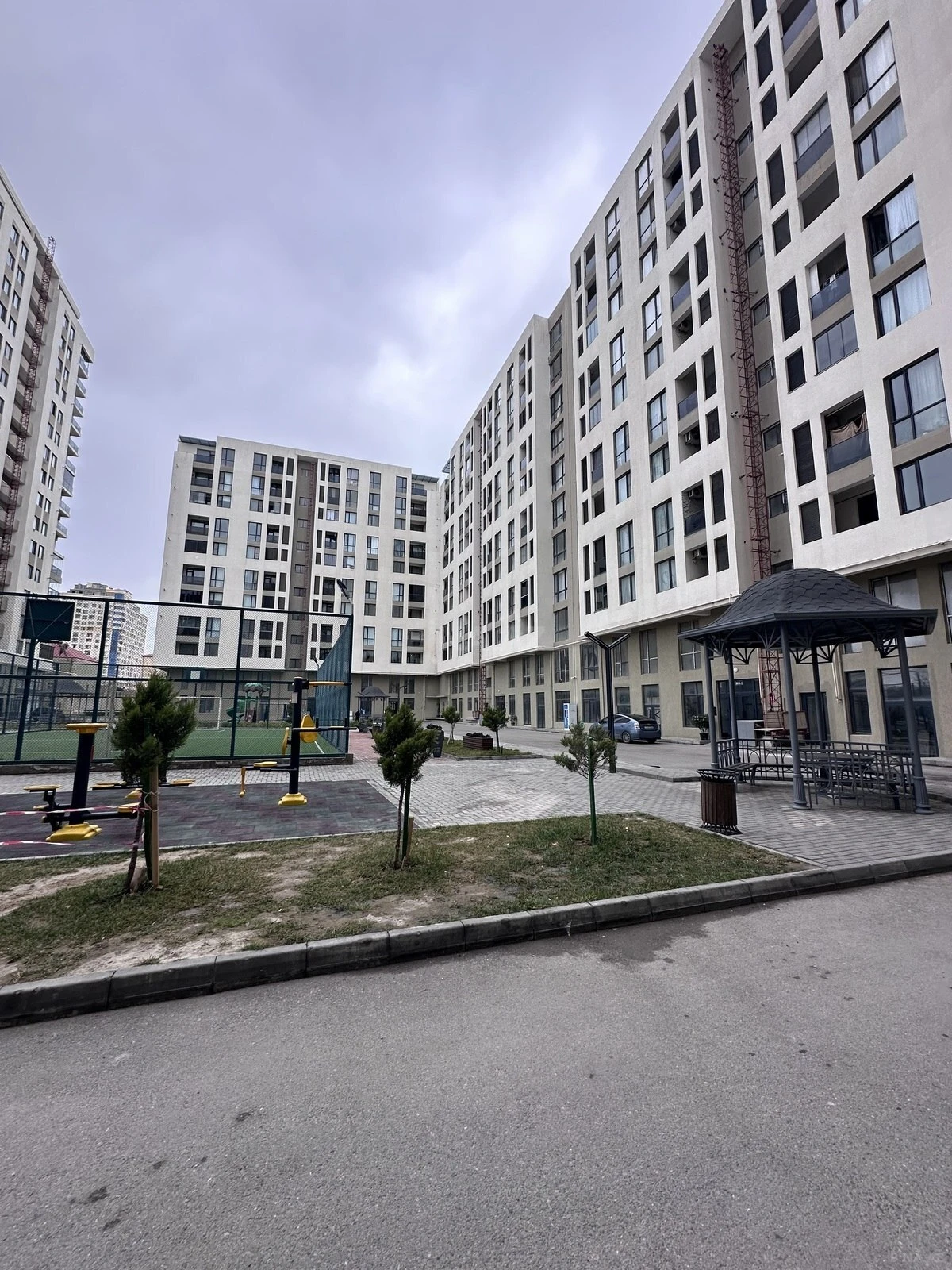 Satılır 4 otaqlı mənzil 148 m²