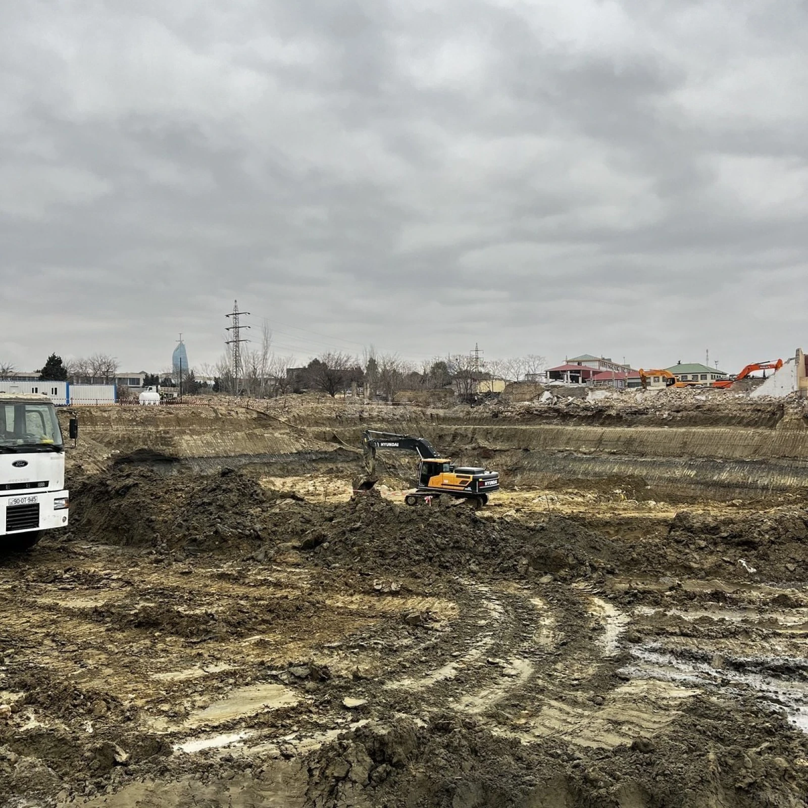 Satılır 3 otaqlı mənzil 145.1 m²