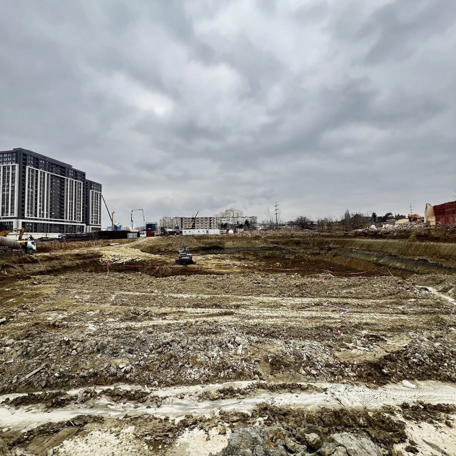 Satılır 3 otaqlı mənzil 145.1 m²