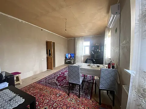 Satılır 5 otaqlı həyət evi 200 m²