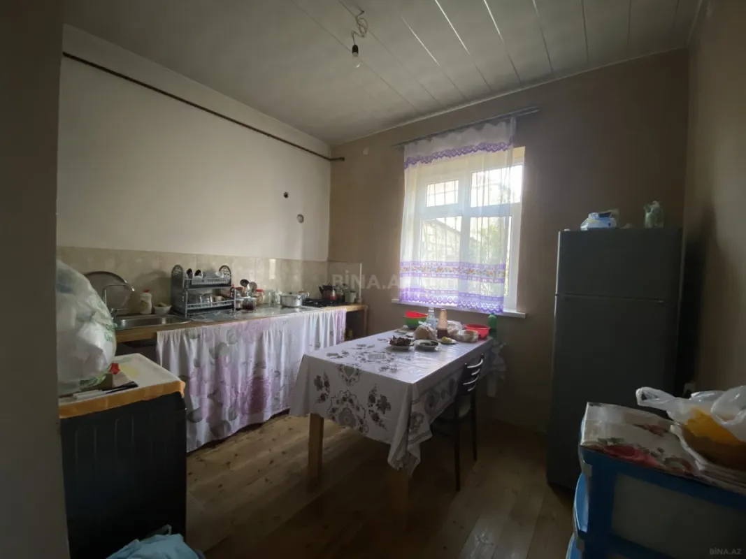 Satılır 5 otaqlı həyət evi 200 m²