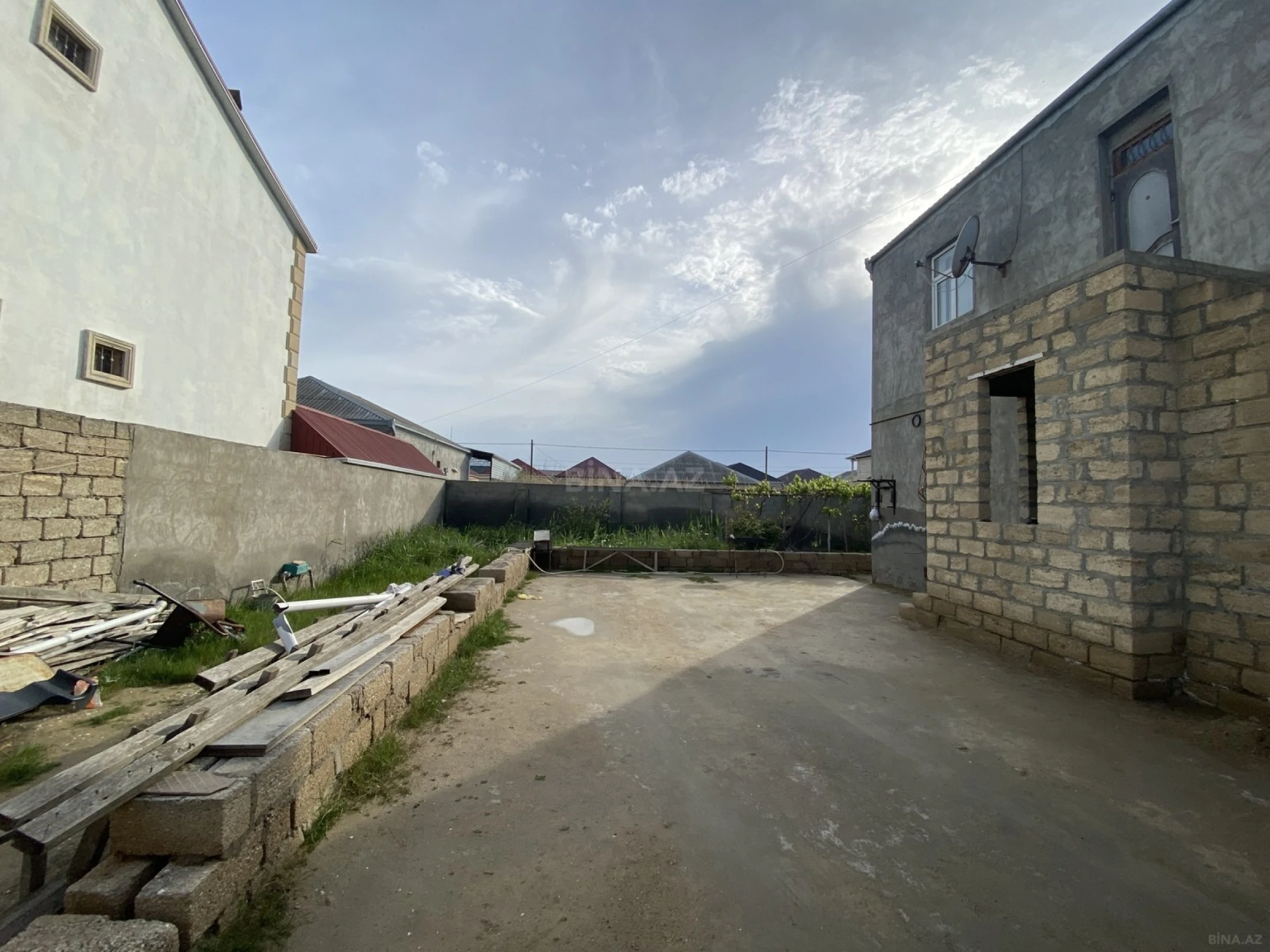 Satılır 5 otaqlı həyət evi 200 m²