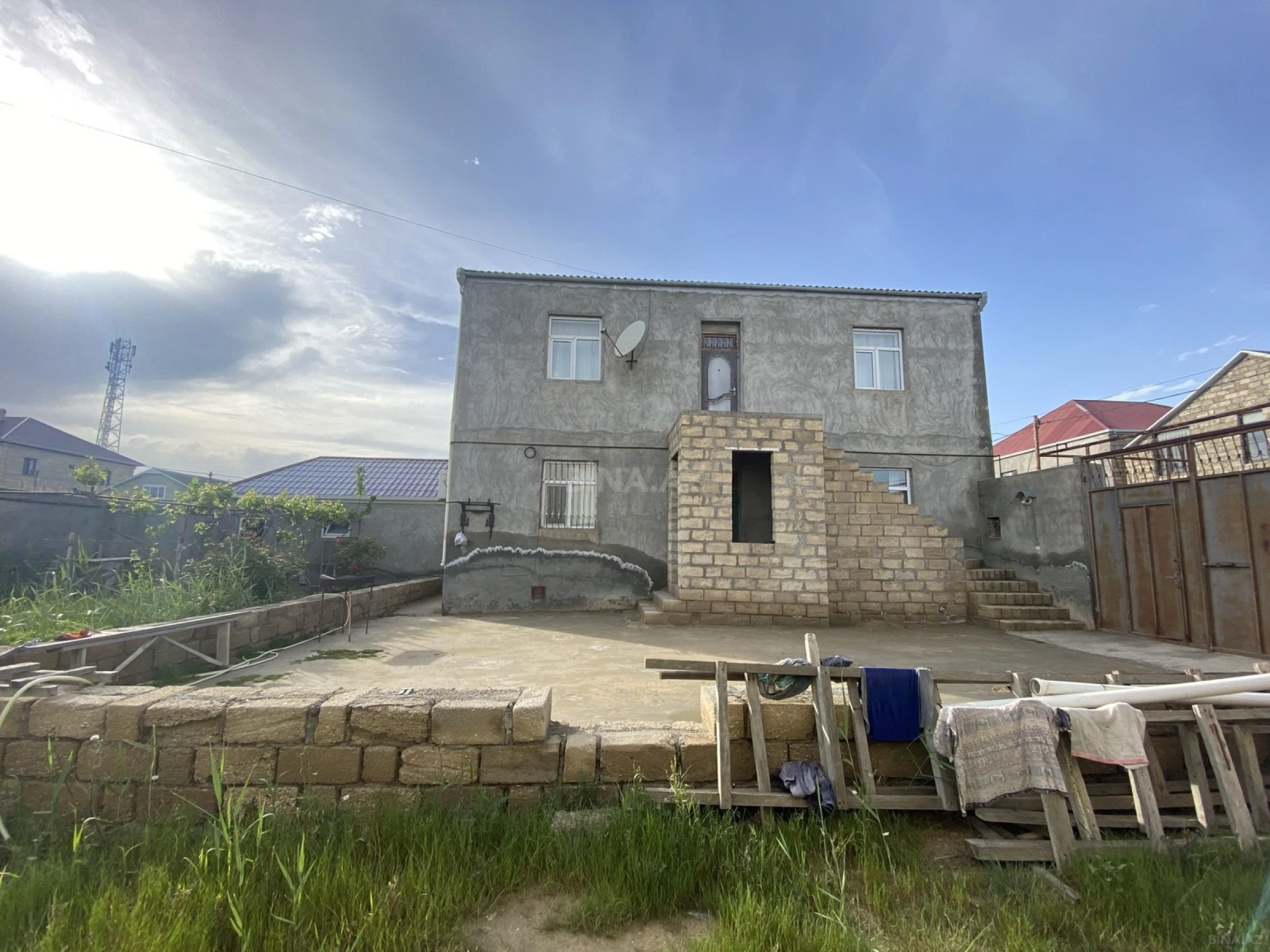 Satılır 5 otaqlı həyət evi 200 m²