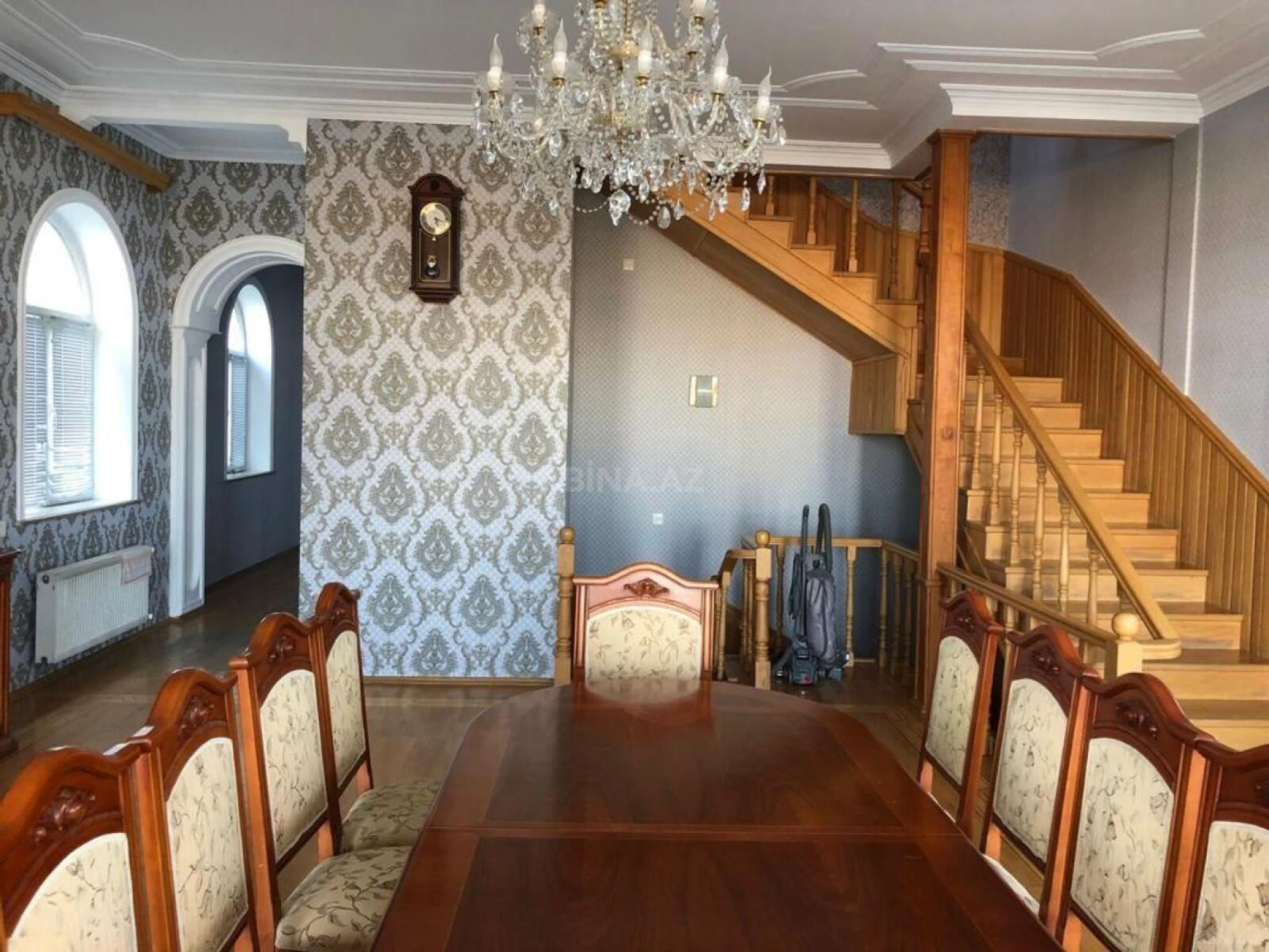 Satılır 8 otaqlı həyət evi 450 m²