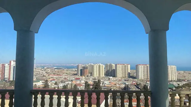 Satılır 8 otaqlı həyət evi 450 m²