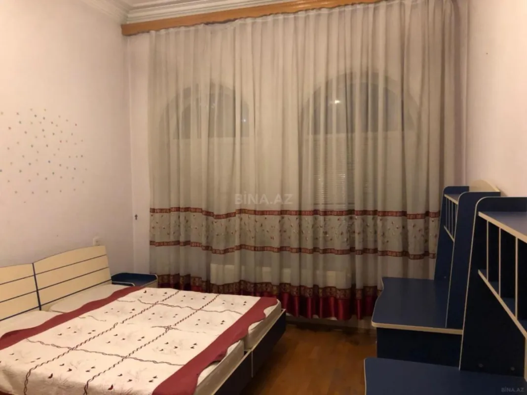 Satılır 8 otaqlı həyət evi 450 m²