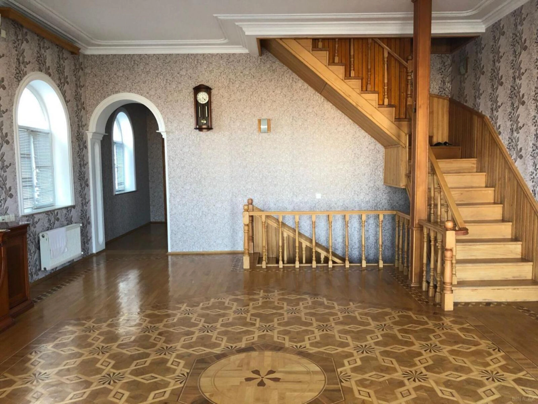 Satılır 8 otaqlı həyət evi 450 m²