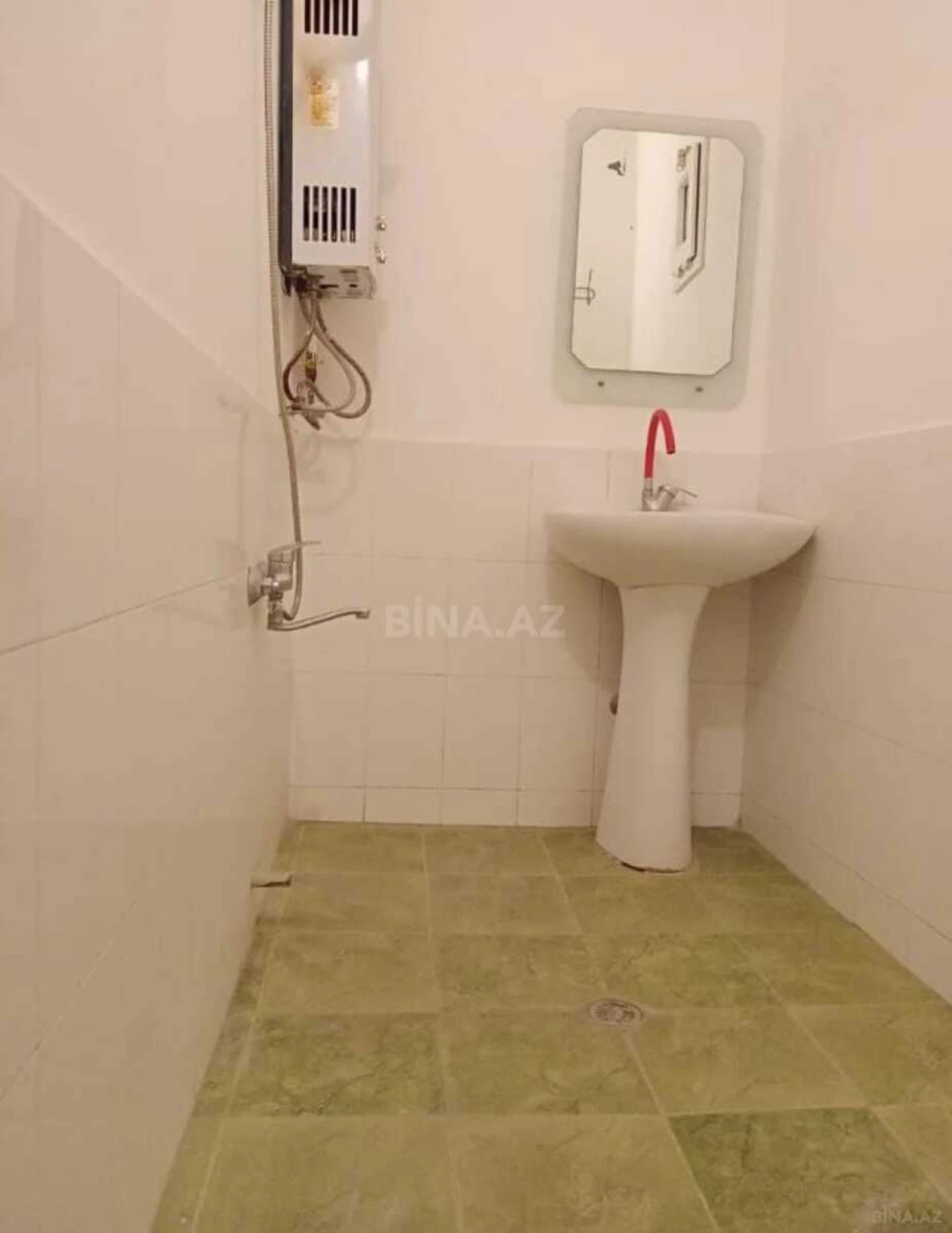 Satılır 4 otaqlı mənzil 100 m²