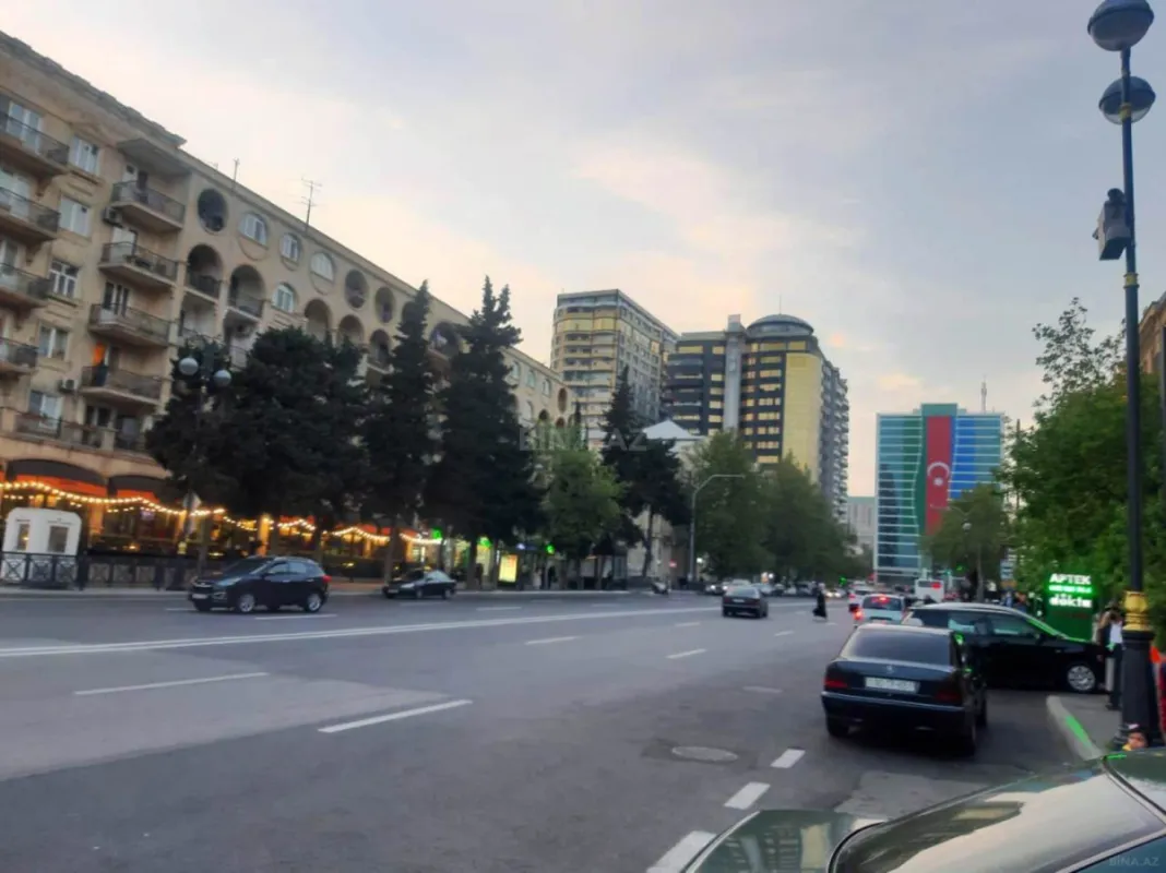 Satılır 4 otaqlı mənzil 120 m²