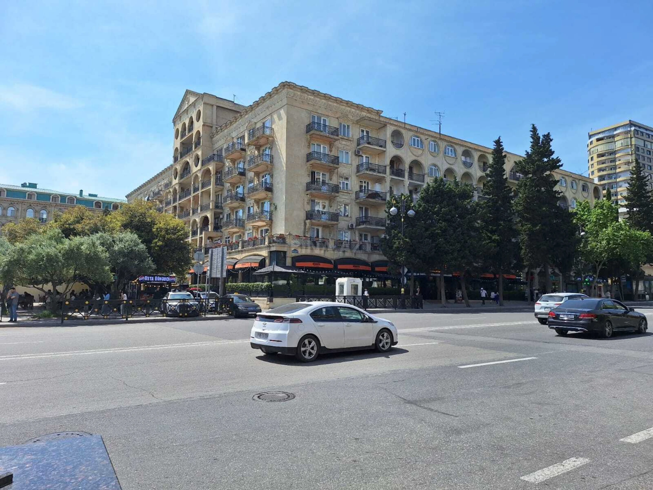 Satılır 4 otaqlı mənzil 120 m²