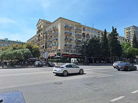 Satılır 4 otaqlı mənzil 120 m² — Bakı, Nizami 4 otaq 120.00 m²