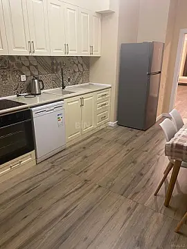 Kirayə verilir 3 otaqlı mənzil 145 m²