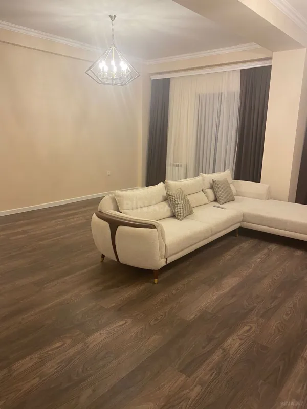 Kirayə verilir 3 otaqlı mənzil 145 m²