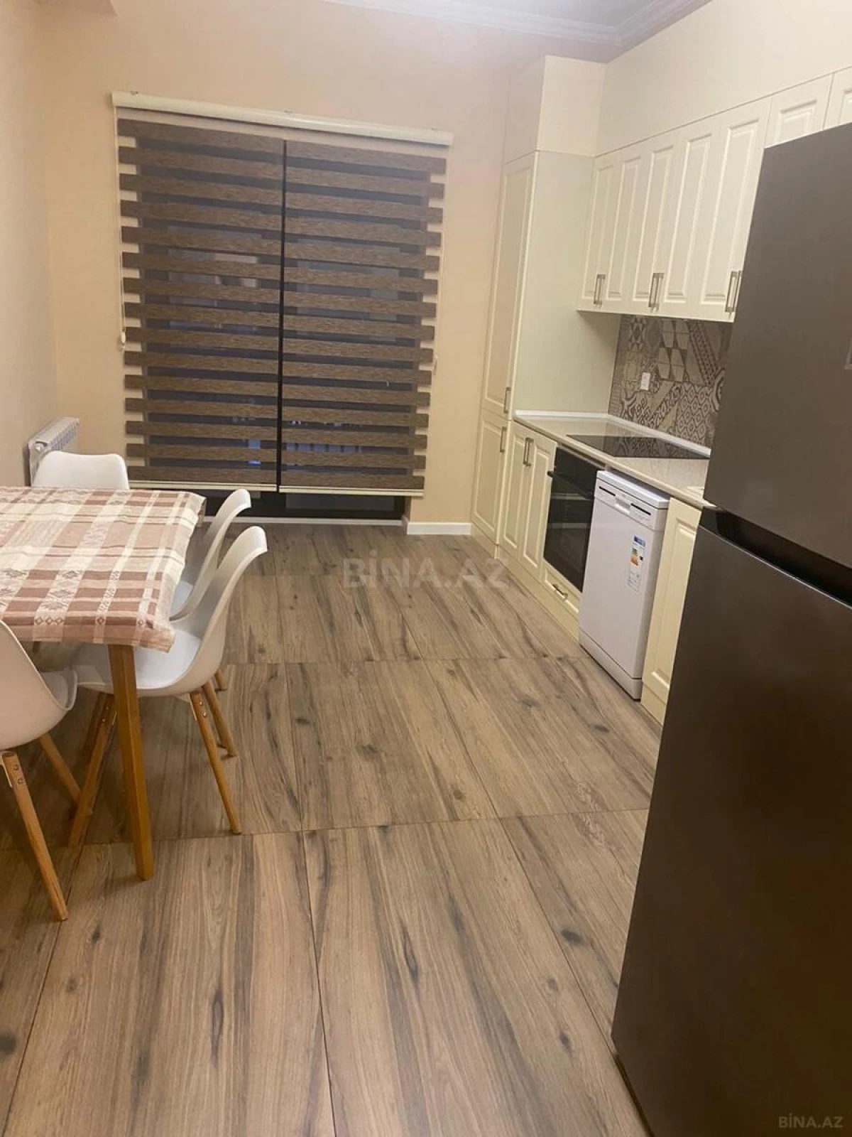 Kirayə verilir 3 otaqlı mənzil 145 m²