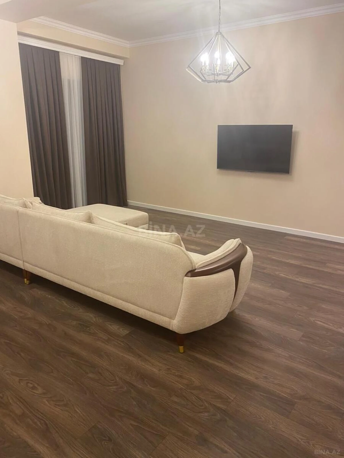 Kirayə verilir 3 otaqlı mənzil 145 m²