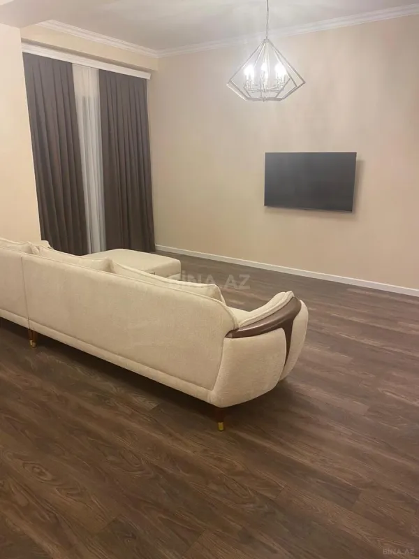 Kirayə verilir 3 otaqlı mənzil 145 m²